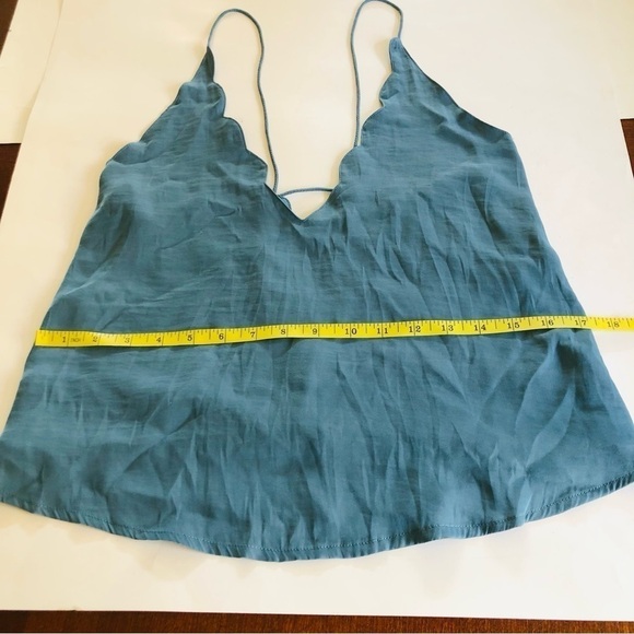 Kimchi Blue Scalloped Silky Spaghetti Straps Plunge V-Neck Cami Top Size XS - Picture 15 of 15